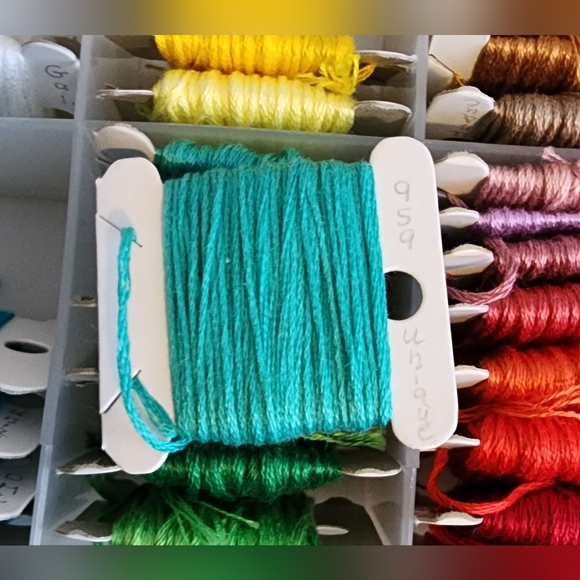 Lot of embroiderly floss - Picture 7 of 8